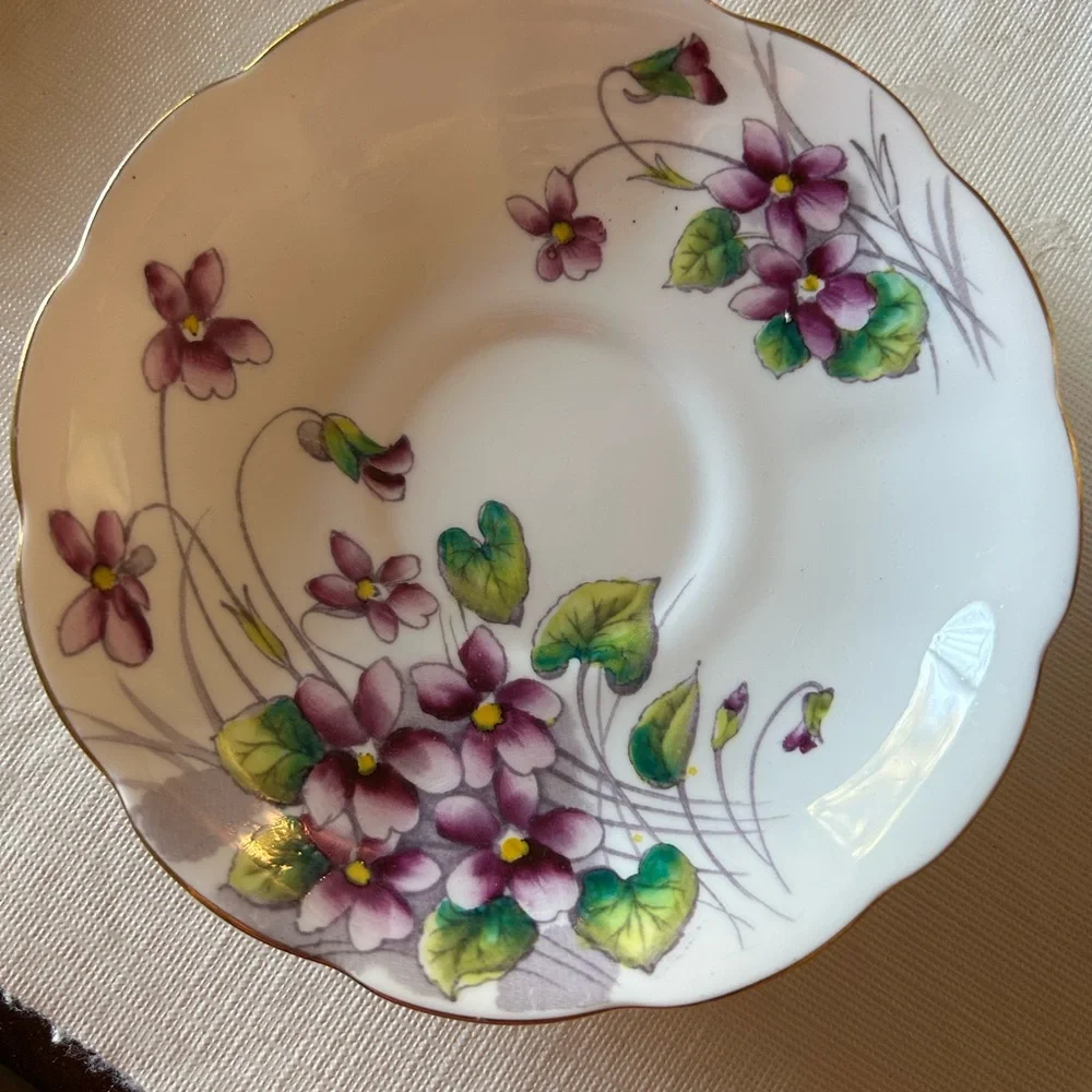 Royal Albert. Bone china. Flower of the month Violet no 2. - Picture 2 of 8